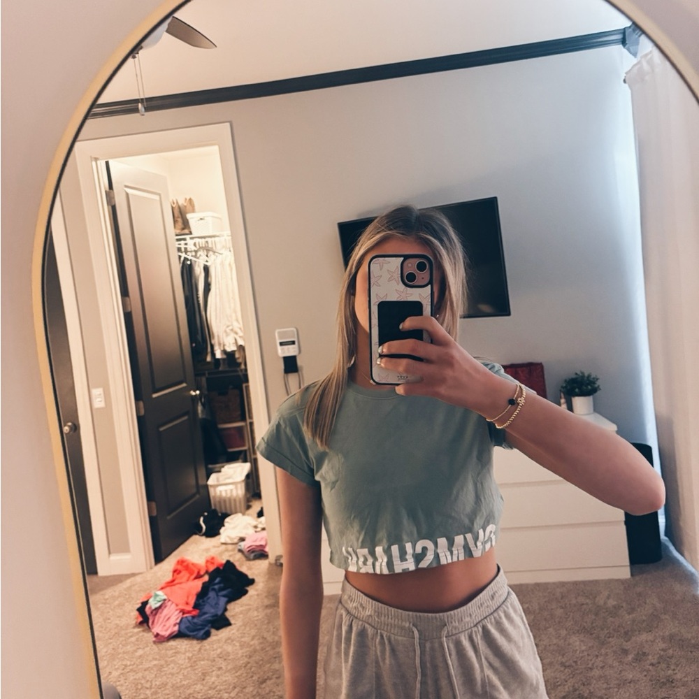 cropped gymshark T